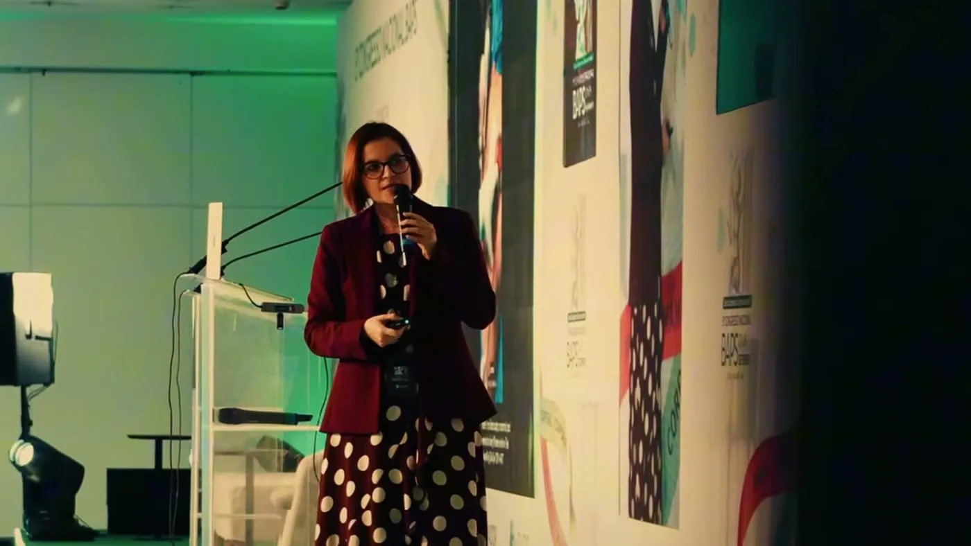 A Dra. Patrícia durante a aula no 5º Congresso Nacional da BAPS, em Salvador.